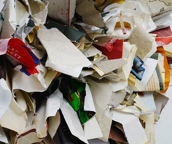 The Lure of the Limerick, Detail schräg , Buchseiten, Buchdeckel, , 2025