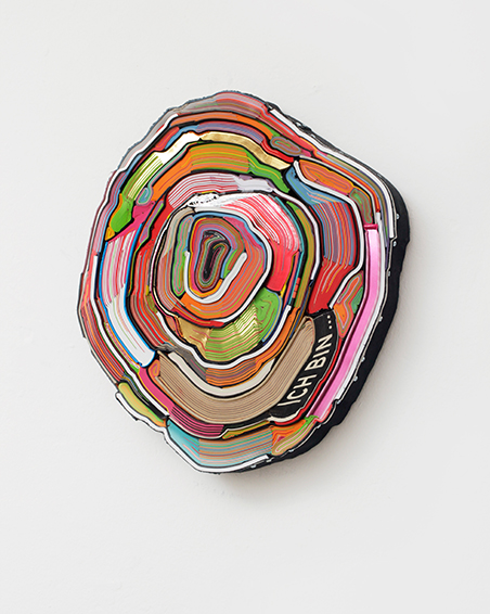 Ich bin…, geschn. Bücher, Textilien, Schrauben, ca. Ø 40 x 6 cm, 2014 